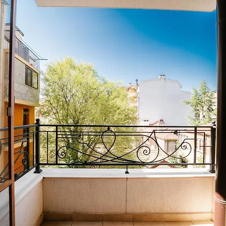 за гости веси Burgas City